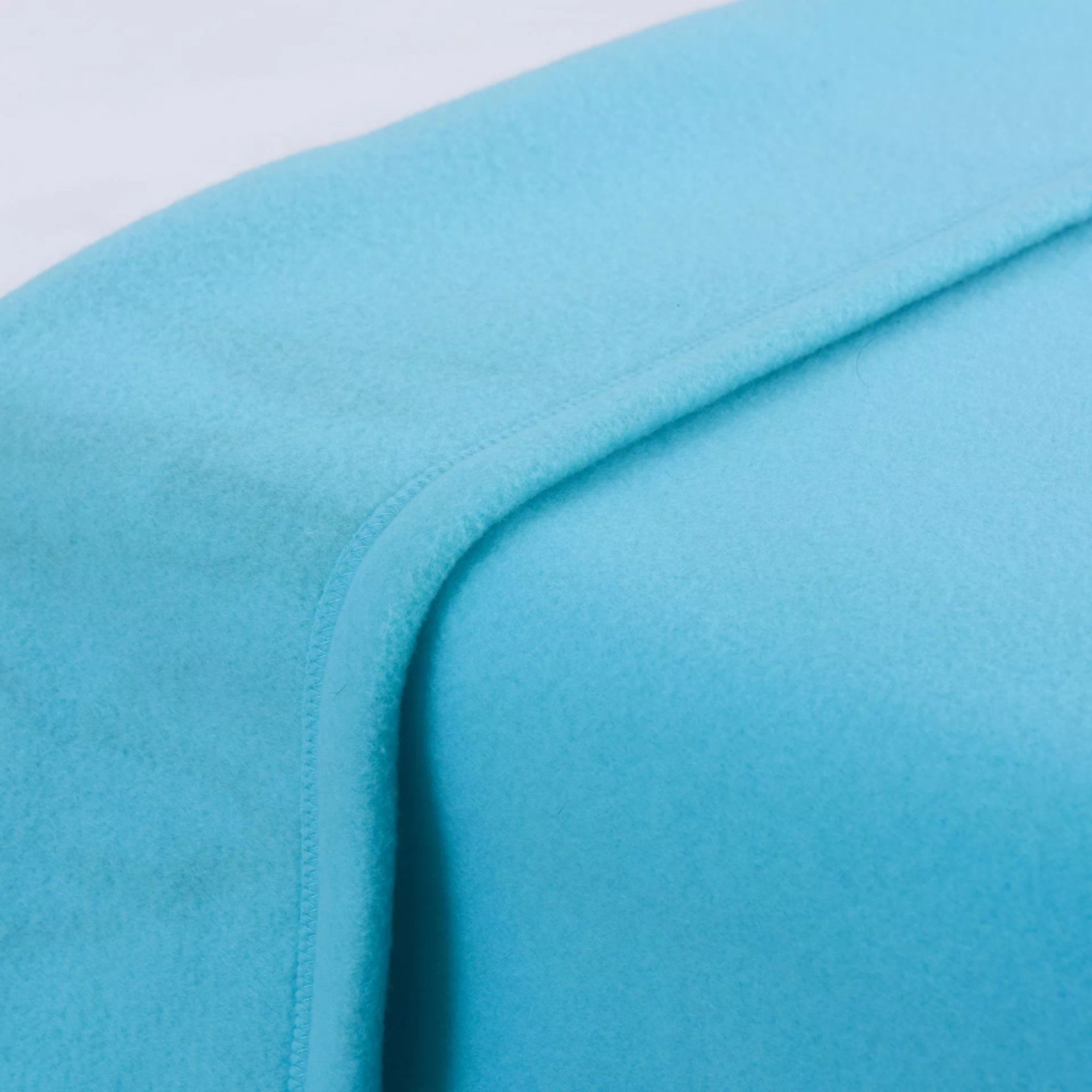 High Quality 100% Standard Anti-pilling Fleece Blanket Manufacturers and Suppliers